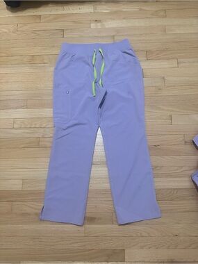Figs Kade Cargo pants in size large- lavender dew